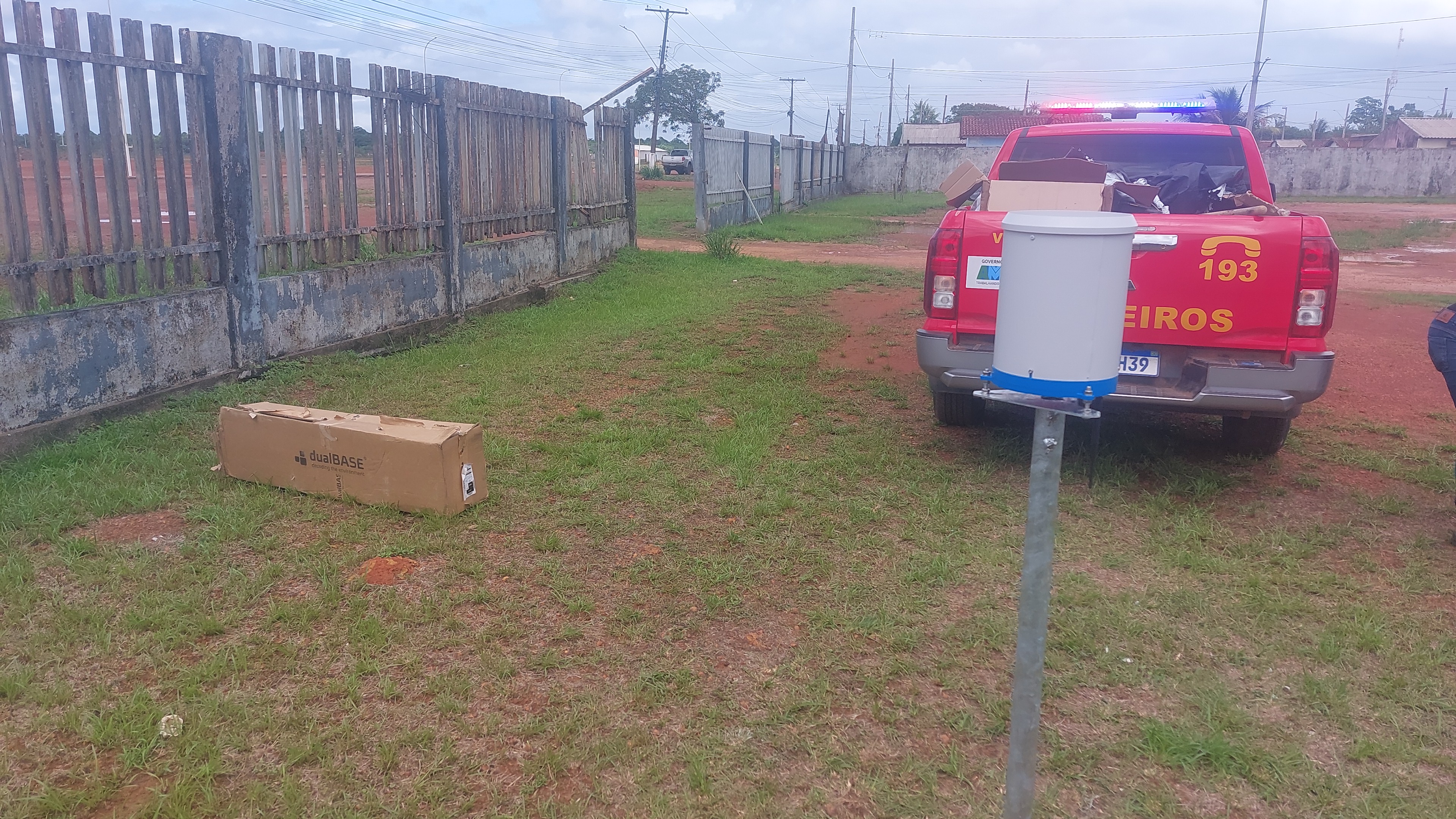 Imagem 04: Quartel da Polícia Militar em Calçoene - Instalação concluída do Pluviômetro.