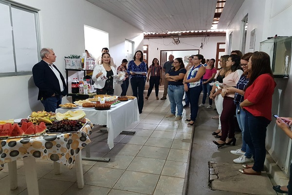 Diretor-Presidente da Diagro, José Renato Ribeiro, e a Chefe de Gabinete, Rosany Ferreira, durante a confraternização