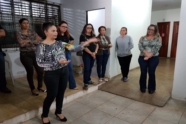 Chefe de Gabinete, Rosany Ferreira, dá as boas-vindas aos novos servidores