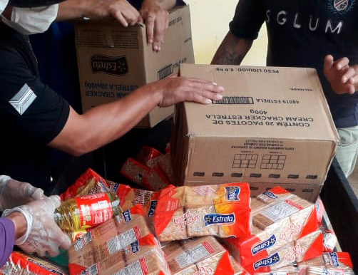 Distribuição de itens de alimentação