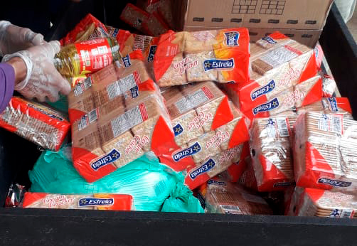 Distribuição de itens para detentos
