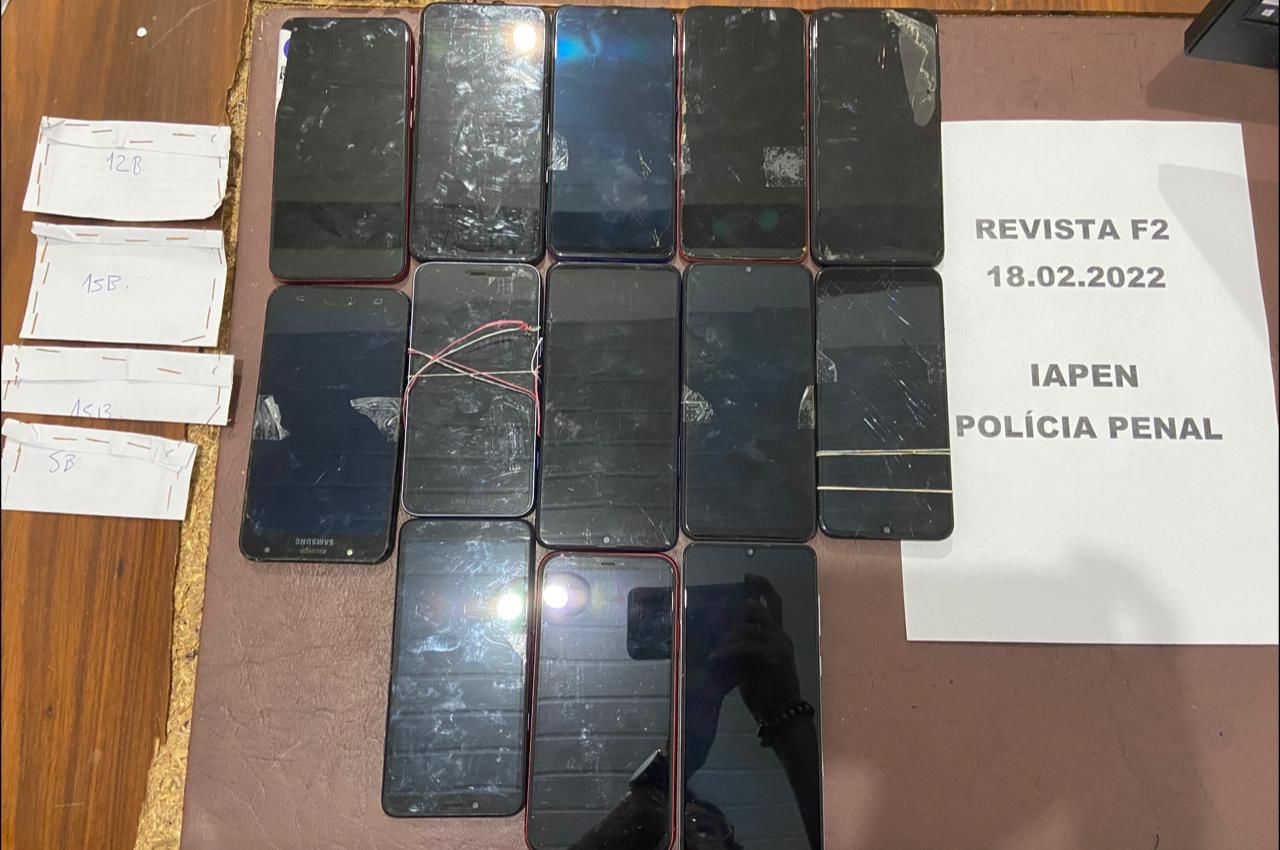 Celulares encontrados nas celas