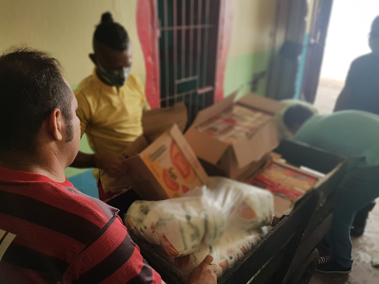 Distribuição de gêneros alimentícios 