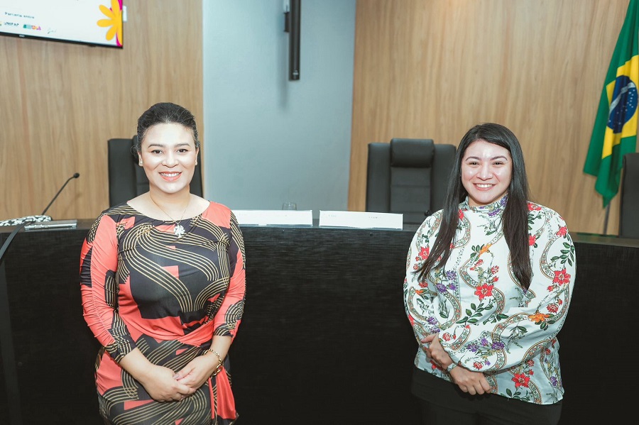 Vereadora Adrianna Ramos, (esquerda) e secretária de Políticas para Mulheres, Adriana Ramos. 