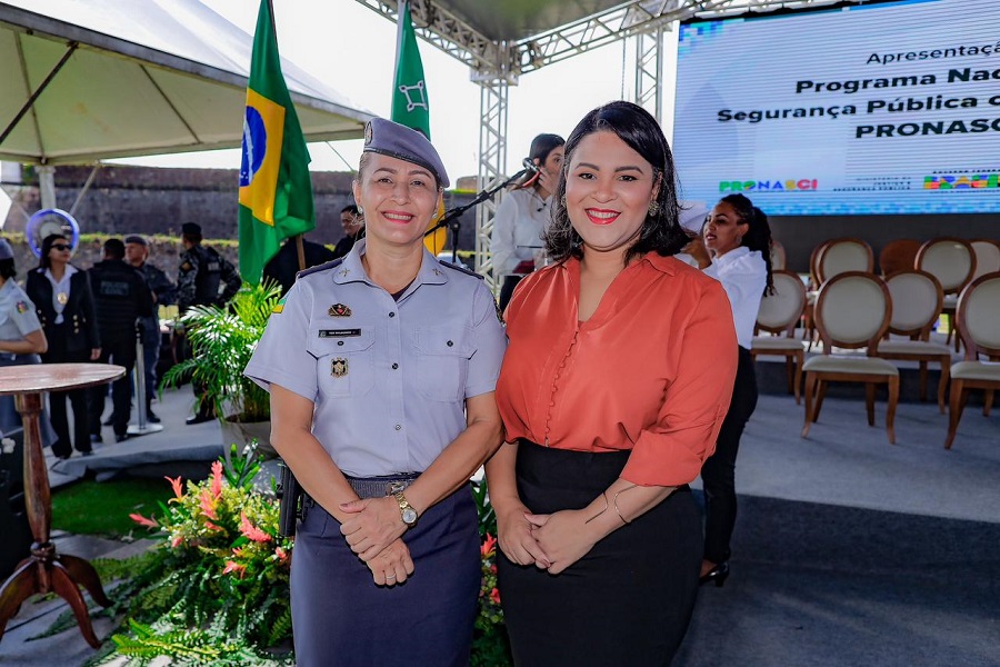 Coordenadora da Patrulha Maria da Penha, tenente Waldenice e Adrianna Ramos, secretária de politicas para mulheres 