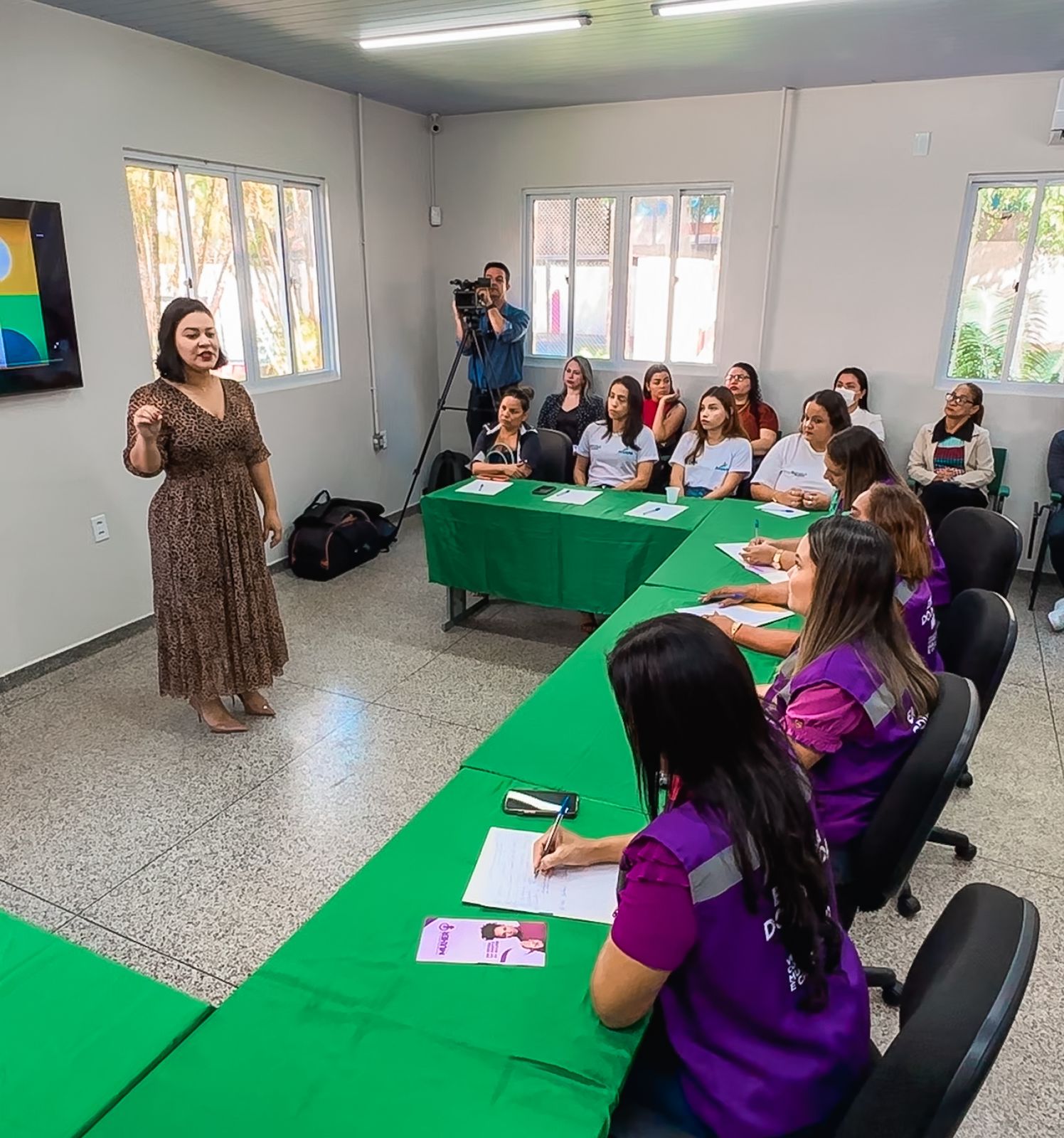 A secretária Adrianna Ramos apresentou os serviços e planejamento das ações da SEPM 