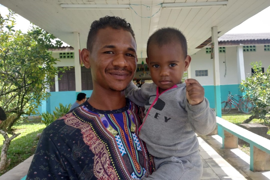 Um dos beneficiados foi o servidor municipal, Natanias de Souza, de 32 anos, que trouxe o filho de dois anos para o evento. 