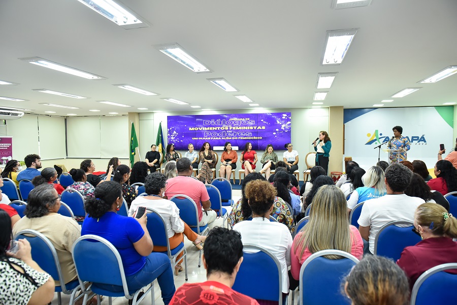 O evento encerrou com a leitura de uma carta aberta dos movimentos feministas pedindo visibilidade à situação dos órfãos do feminícidio.