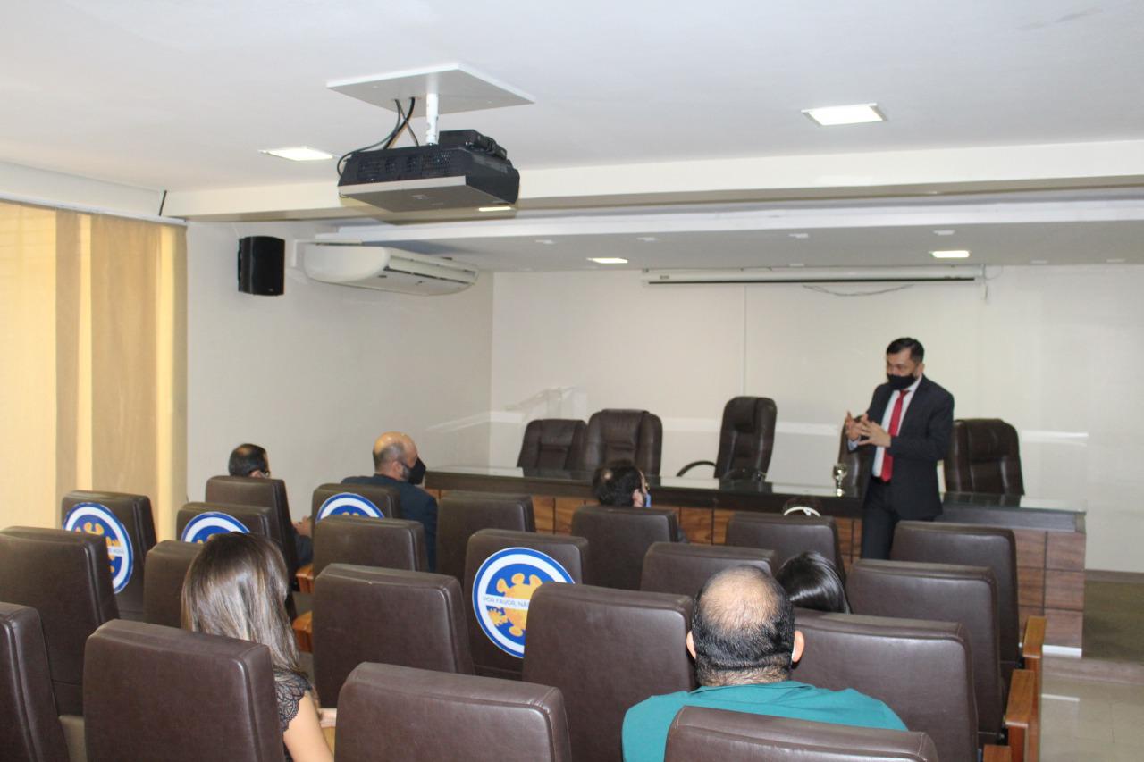 Mesa de debates 3
