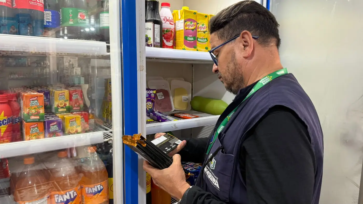 Dois empreendimentos foram autuados por comercializarem produtos vencidos