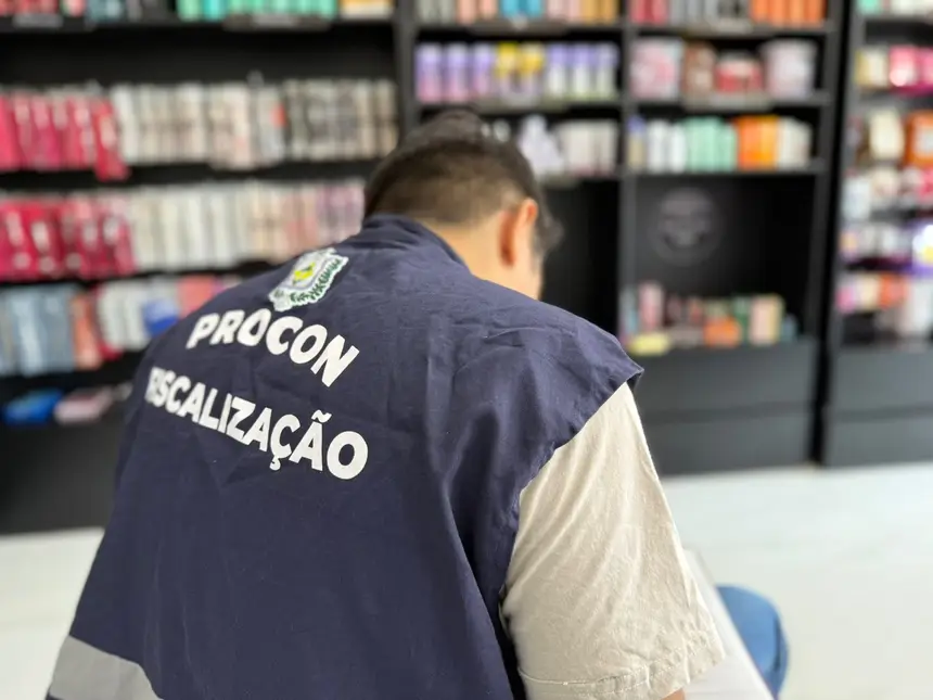Agentes de fiscalização percorreram o centro comercial de Macapá e Santana levando orientações aos lojistas