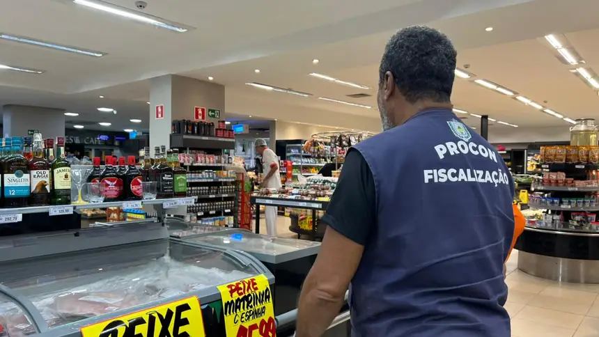 Equipe de fiscalização também verificou a qualidade e conformidade dos pescados comercializados