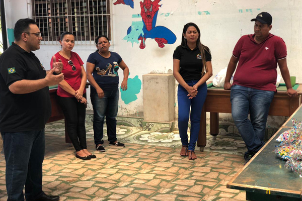 Doação de brinquedos na Escola Piamarta. 