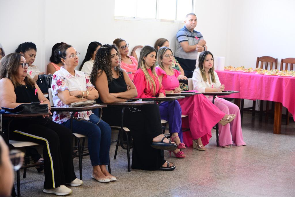Pscóloga Talyta Pontes massifica a importancia de realizar o autoexame.
