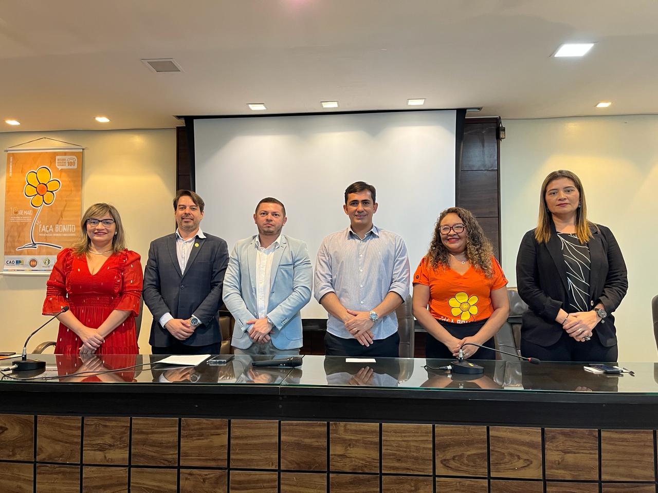 Composição da mesa de abertura