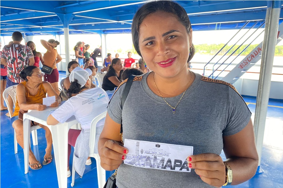  Josiane Pena da Silva, dona de casa, da comunidade Igarapé do Meio.