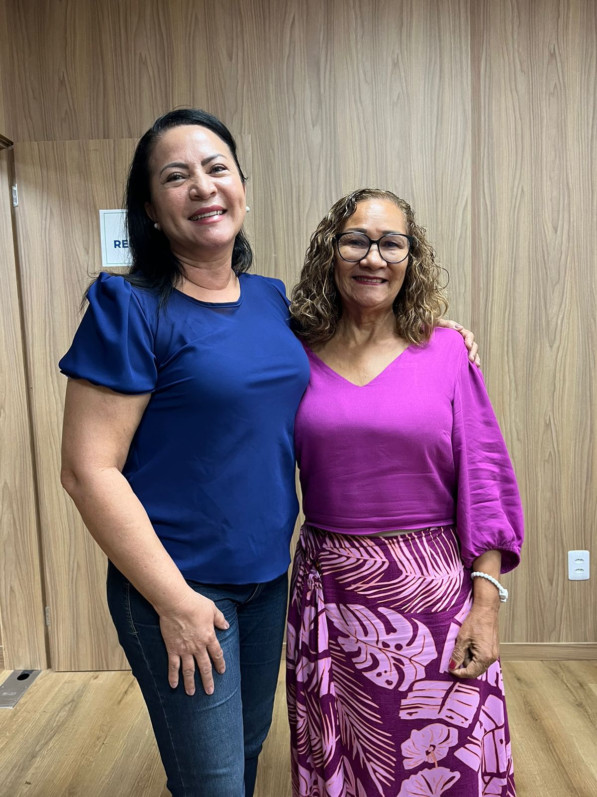 Palmira Neves (em azul) e Aparecida Nunes, do CEDPI.