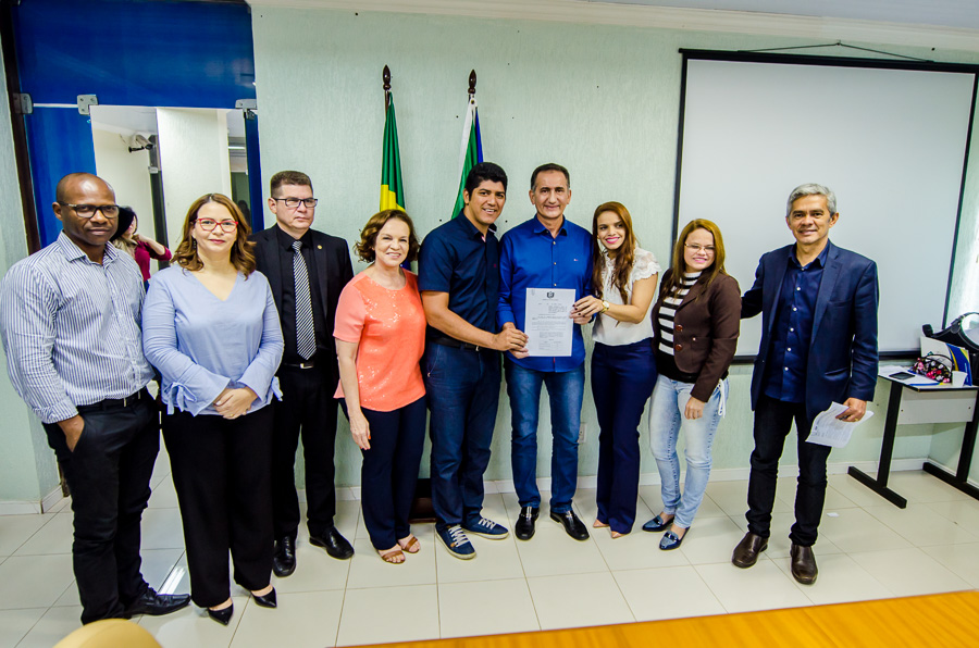 Sancionada a lei que concede realinhamento salarial a servidores do Grupo Socioeducativo