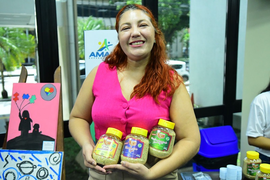 ‘Já temos 7 produtos nas prateleiras dos supermercados’, comemora empreendedora durante assinatura de fomentos para o Selo Amapá, em Macapá