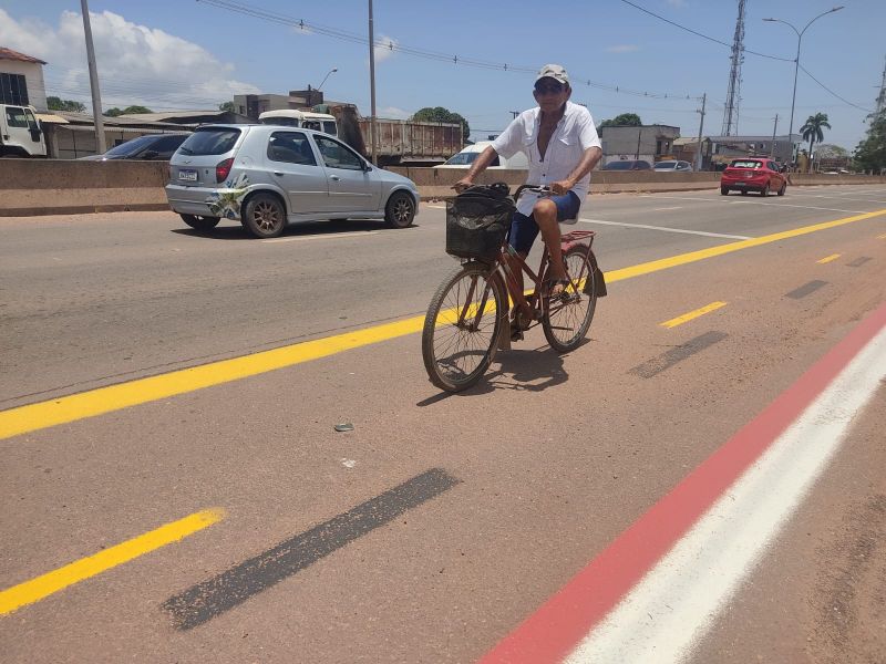 Governo do Amapá garante segurança no trânsito com sinalização da Rodovia Duca Serra, em Macapá
