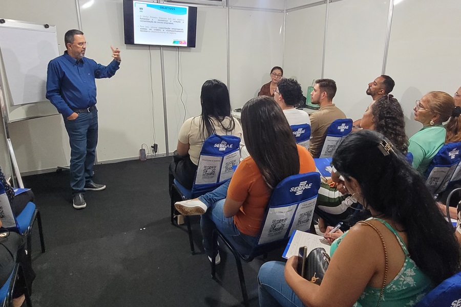 Empreendedores recebem orientações de como acessar o 'Minha Primeira Empresa', do Governo do Amapá