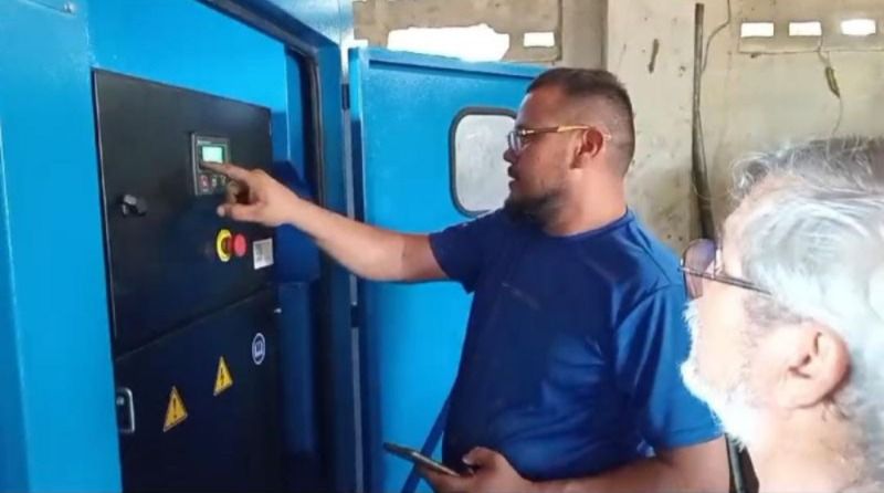 Indígenas comemoram instalação de gerador enviado pelo Governo do Amapá à aldeia Kumarumã, em Oiapoque