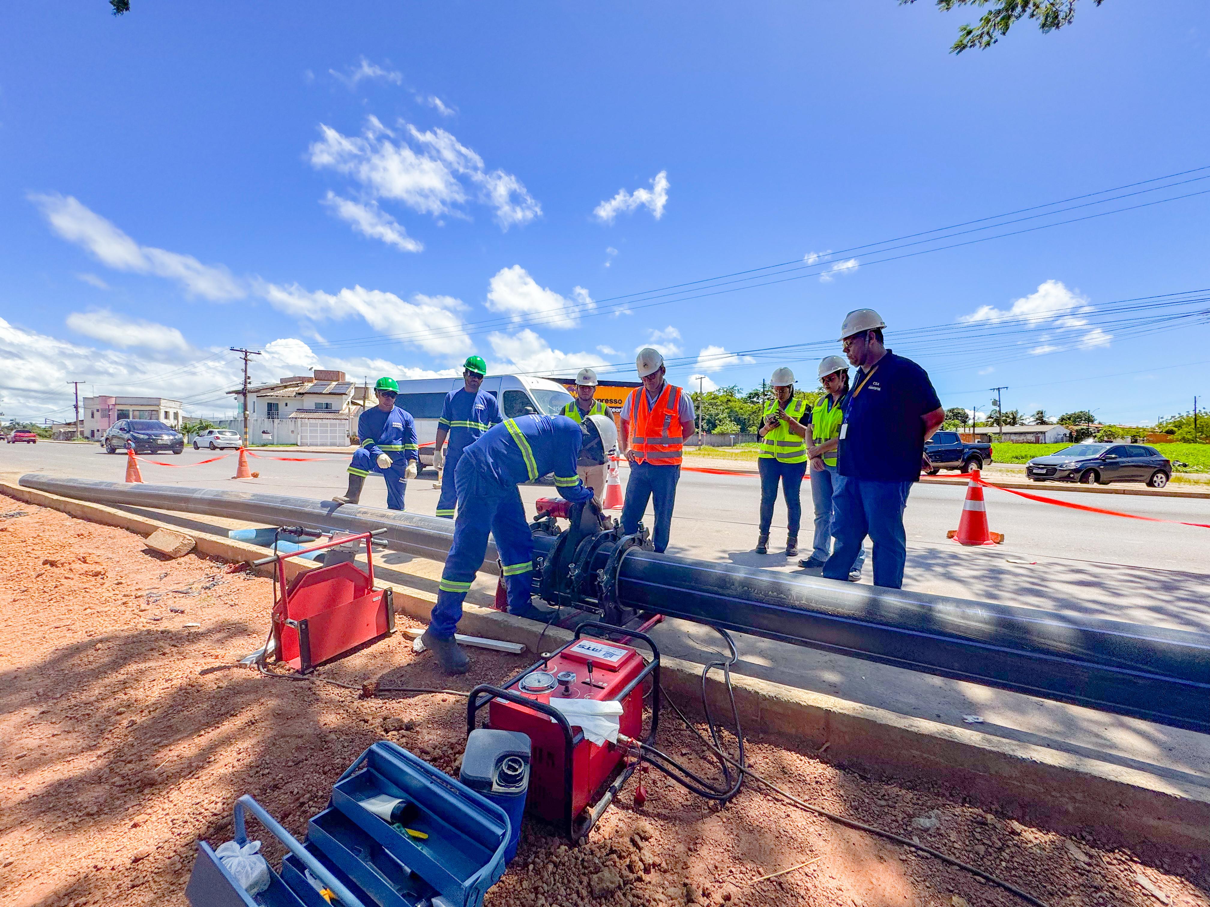 Técnicos da Arsap inspecionam obra de interligação do sistema de distribuição de água realizada pela Concessionária de Saneamento 
