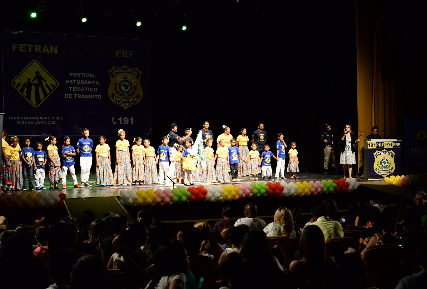 Estudantes fazem apresentações artísticas no encerramento do Fetran