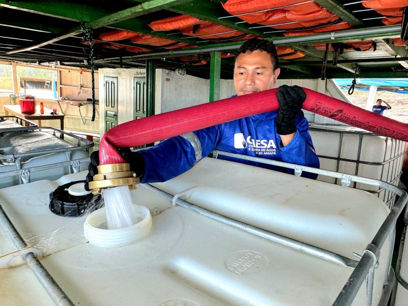 Governo do Amapá inicia distribuição de água potável para comunidades da Região Sul do Bailique, distrito de Macapá