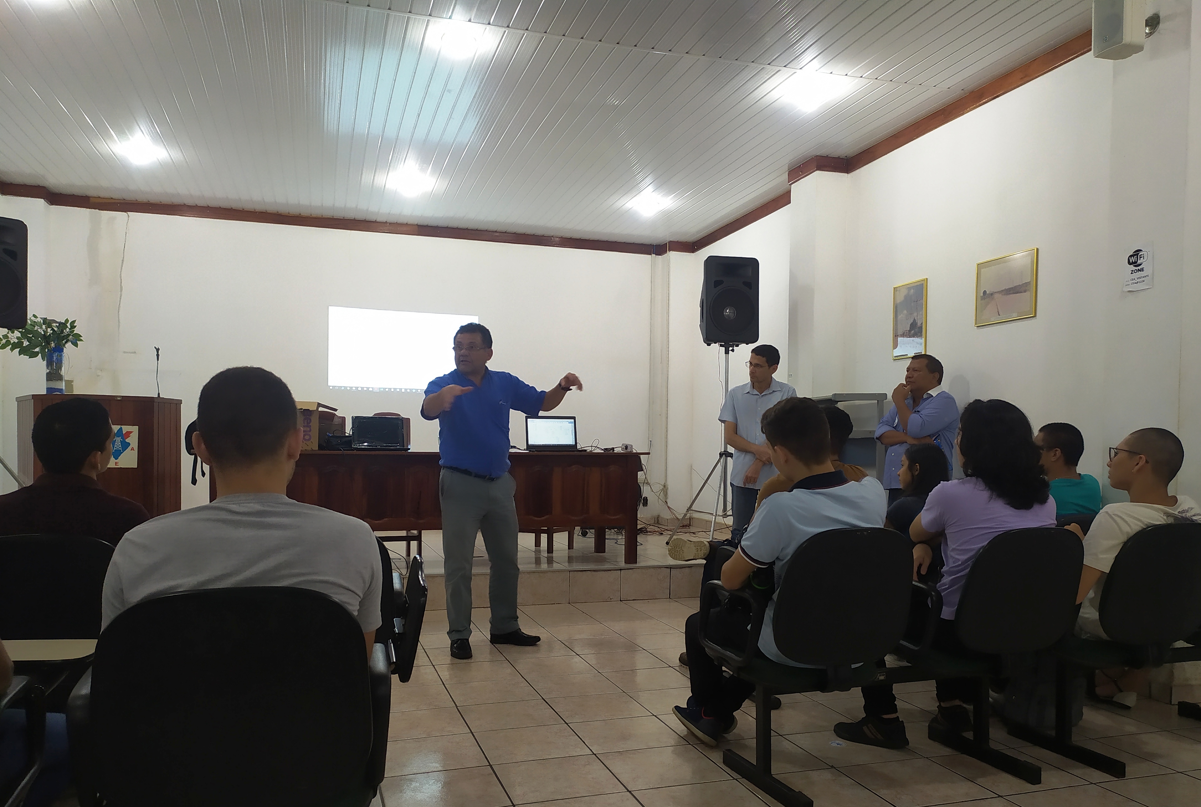 CEA recebe calouros de engenharia elétrica da Unifap
