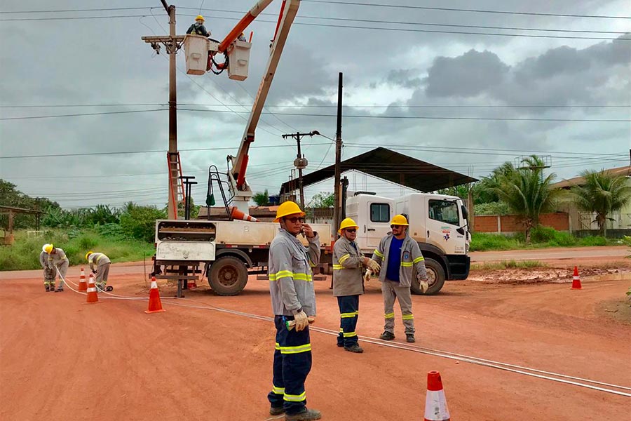 Governo do Amapá garante maior qualidade de energia aos moradores da Linha E, em Macapá