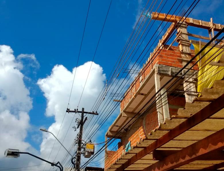 CEA alerta para obras que não estão obedecendo distância mínima da rede de alta tensão