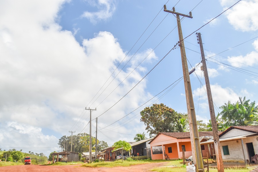 Agrovila do Carnot recebe energia 24 horas após interligação ao Sistema Nacional