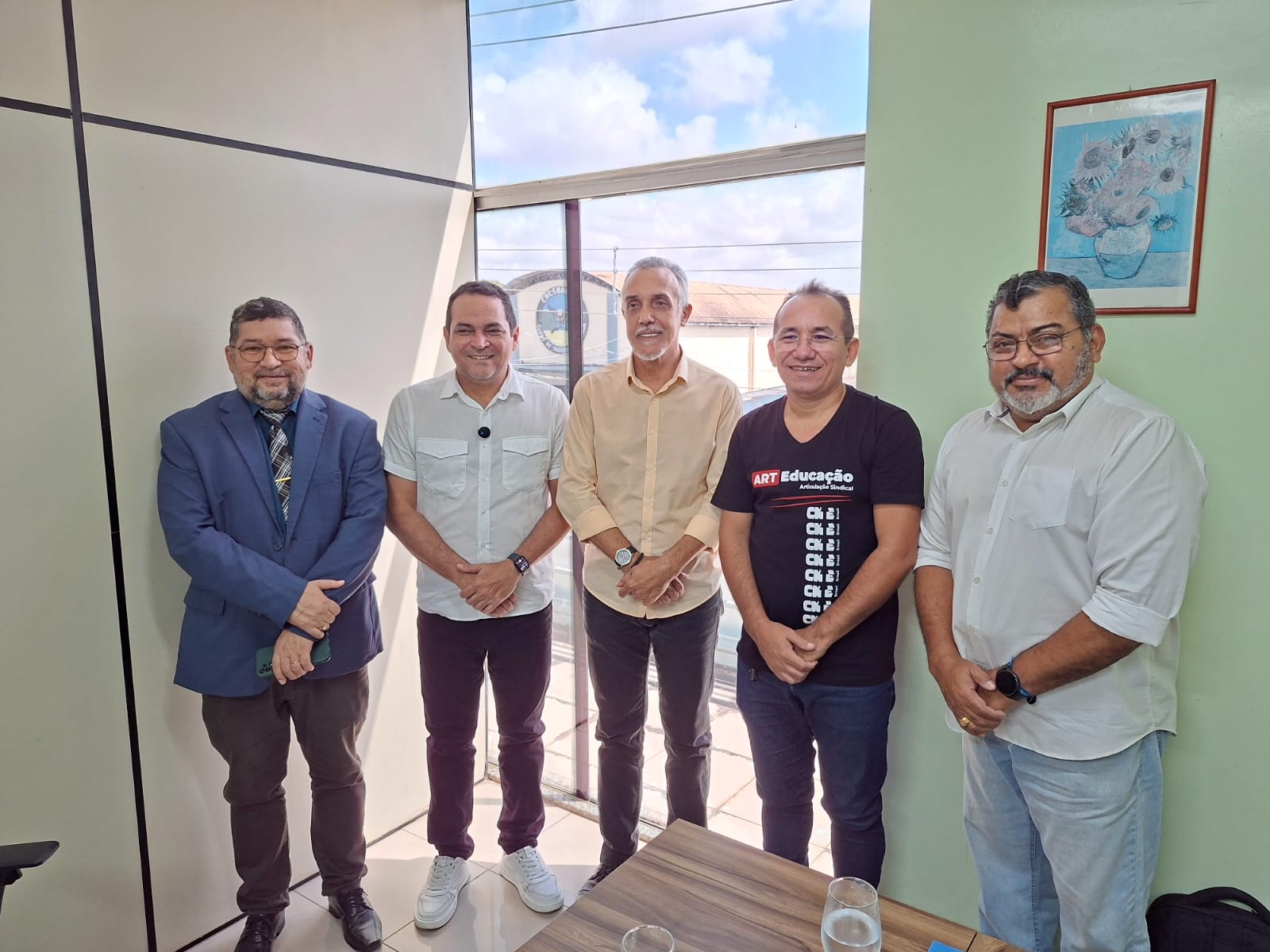 DEPUTADO FEDERAL PAULO LEMOS SE REÚNE COM SERVIDORES DO CEE-AP.
