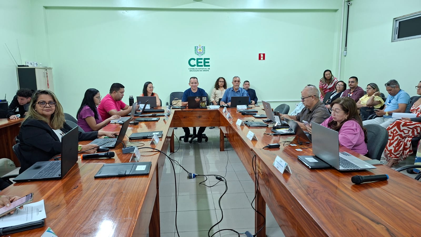 CEE/AP REALIZA SESSÃO DA CÂMARA DE EDUCAÇÃO BÁSICA E AVANÇA NA IMPLEMENTAÇÃO DAS NOVAS DIRETRIZES CURRICULARES DO ENSINO MÉDIO. 