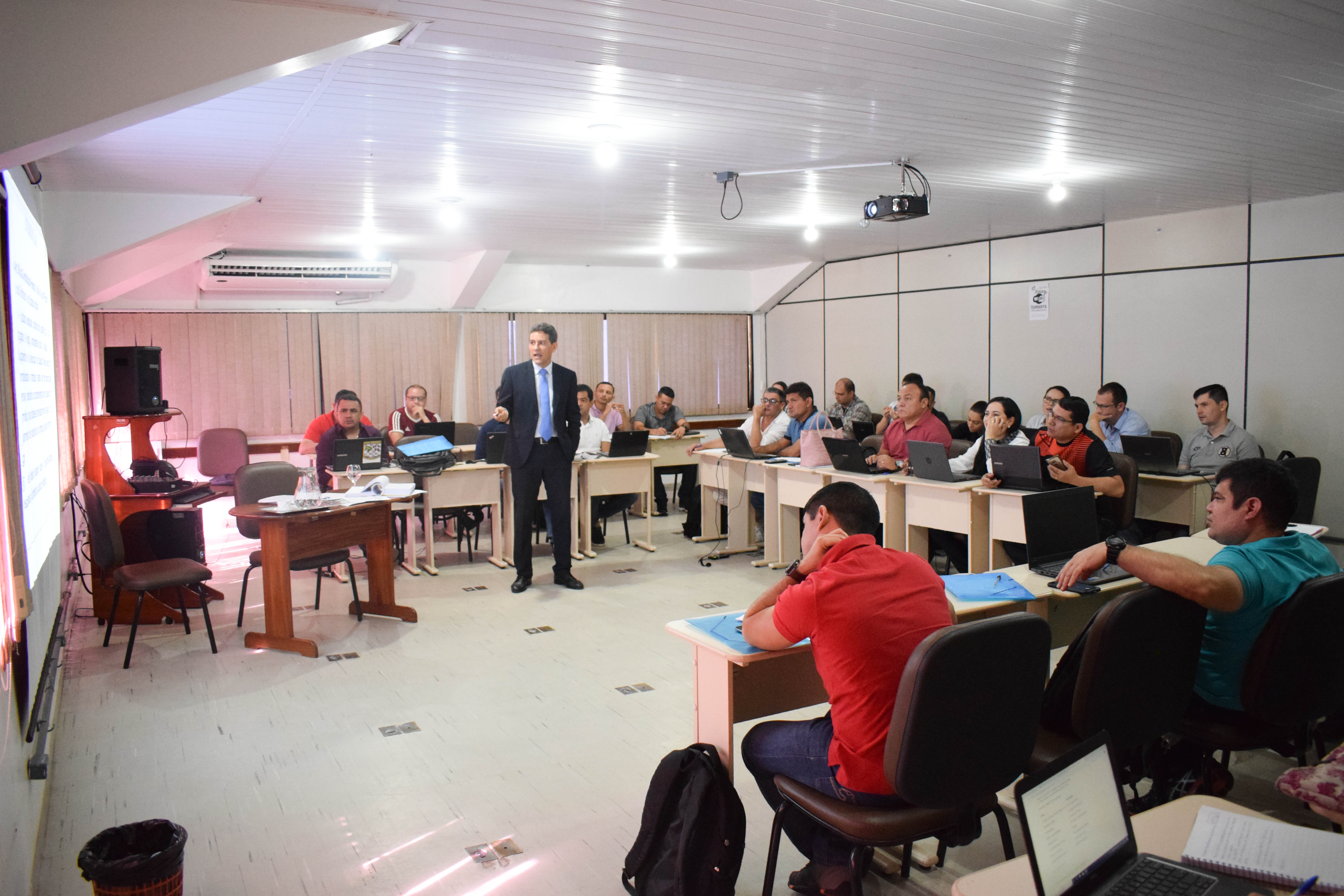 Termo Circunstanciado de Ocorrência é ministrado pelo desembargador Carmo Antônio em curso de CSP na EAP                                   