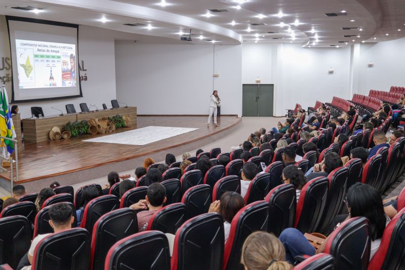 Governo do Amapá reúne aprovados na 3ª turma do concurso da educação para apresentar dados da rede estadual