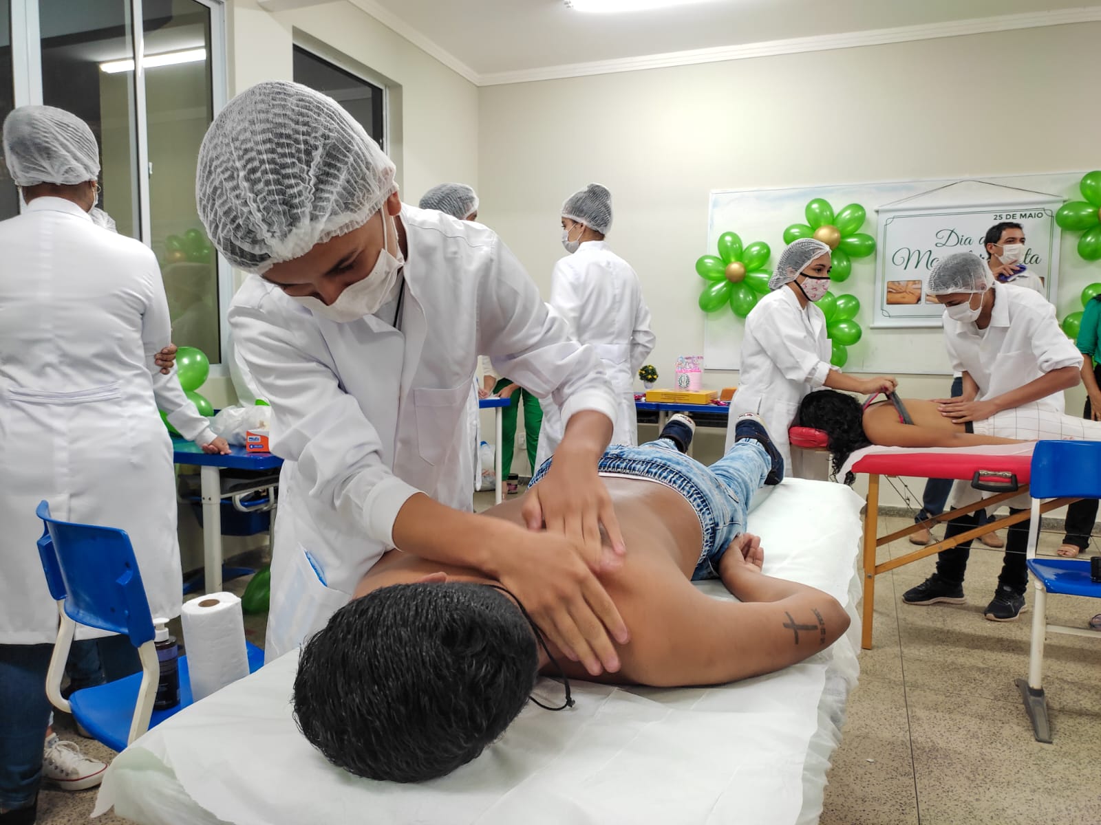 Profissionaliza Amapá: alunos realizam ação social alusiva ao dia do massoterapeuta