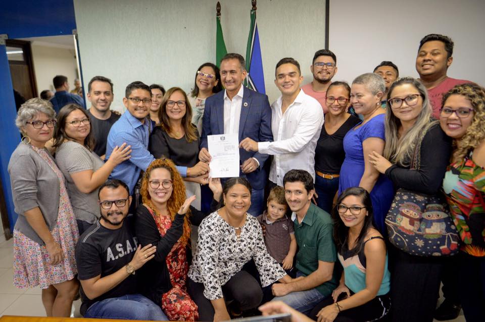 Governo regulamenta tabela salarial de tradutores e intérpretes de Libras