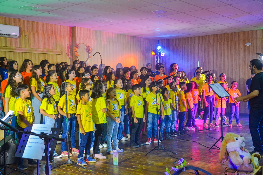 Mais de 110 crianças e adolescentes do Centro Walkíria Lima apresentam recital em homenagem ao meio ambiente
