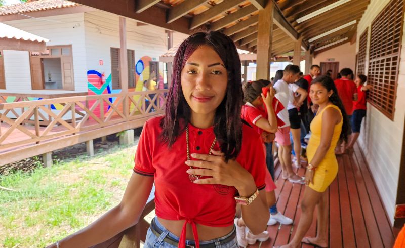 ‘Vou de barco e nunca pensei em estudar numa escola tão bonita’, diz aluna durante inauguração da Escola Estadual Osmundo Valente