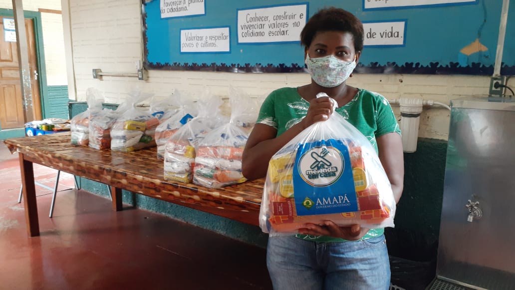 ‘Houve dia que eu não tinha alimento para dar à minha filha’, diz mãe ao receber Kit Merenda em Casa