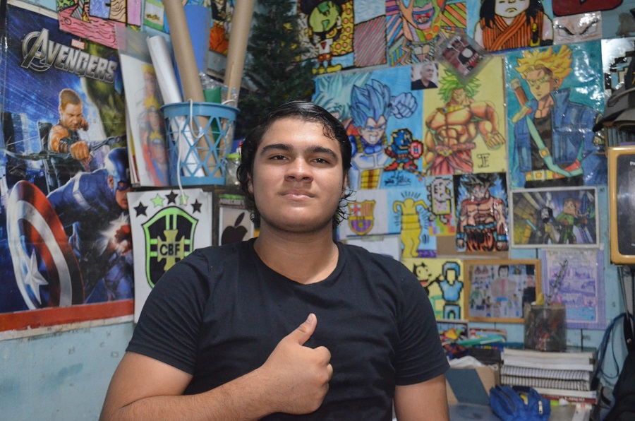 “Quero muito ser artista”, diz estudante autista que usa o tempo da quarentena para desenhar