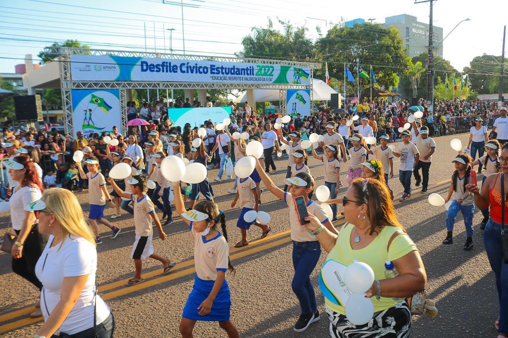 Desfile Cívico Estudantil 2022 encerra programação com mensagens pelo respeito e valorização da vida
