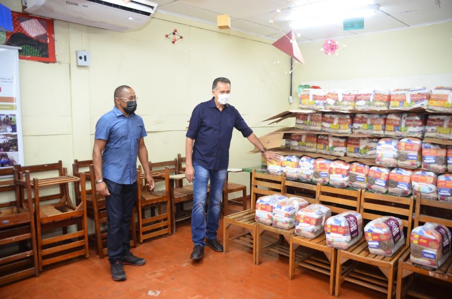 Segurança alimentar: Escolas aproveitam feriado para distribuir kits Merenda em Casa