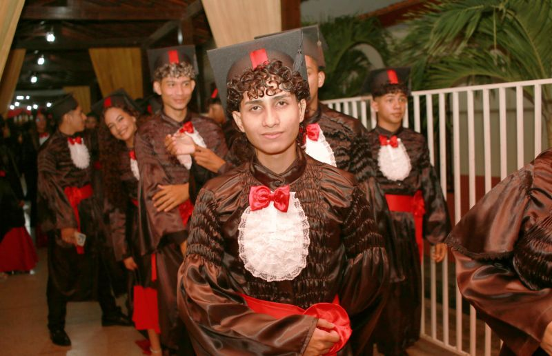 'O ensino em tempo integral nos prepara para a vida', diz aluno na formatura do ensino médio em escola estadual de Macapá