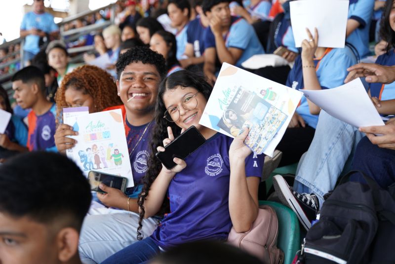 FOTOS: estudantes ganham dicas, conteúdos e descontração no aulão do Enem 2024 do Governo do Amapá