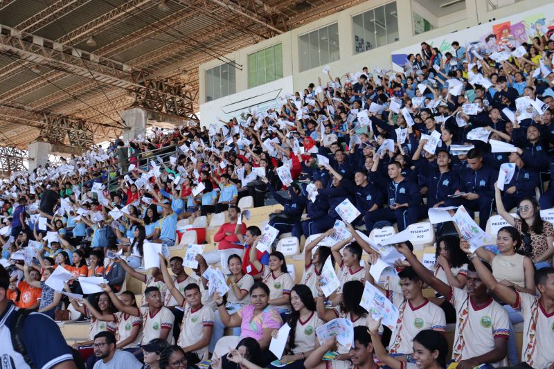 Governo do Amapá reúne mais de 6 mil estudantes para revisão do Enem 2024 no Estádio Zerão