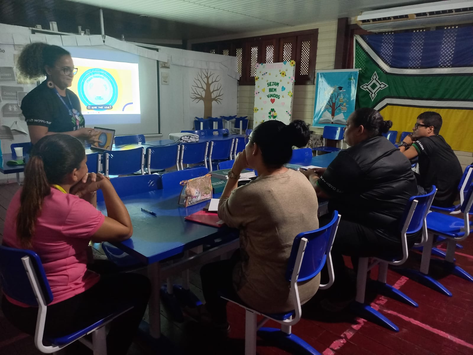 Seed capacita profissionais do Bailique sobre ensino médio em tempo integral 
