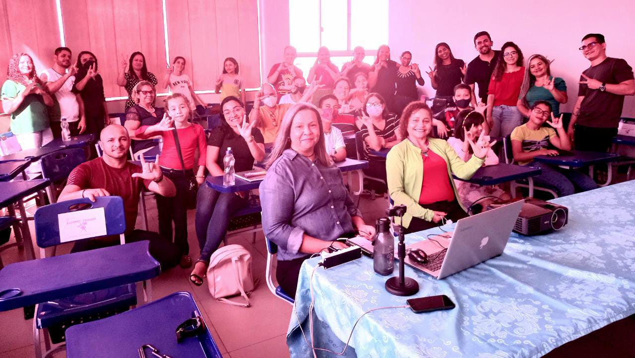 Educação Inclusiva: Centro de Atendimento ao Surdo encerra oficina de tradução musical para falantes da língua de sinais